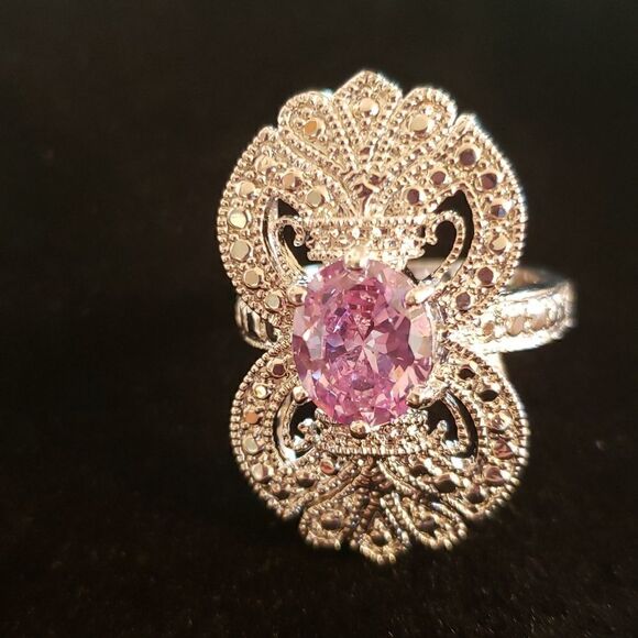 Very Pretty Vintage Silvertone Statement Ring with Light Purple Stone Sz… - Picture 5 of 8